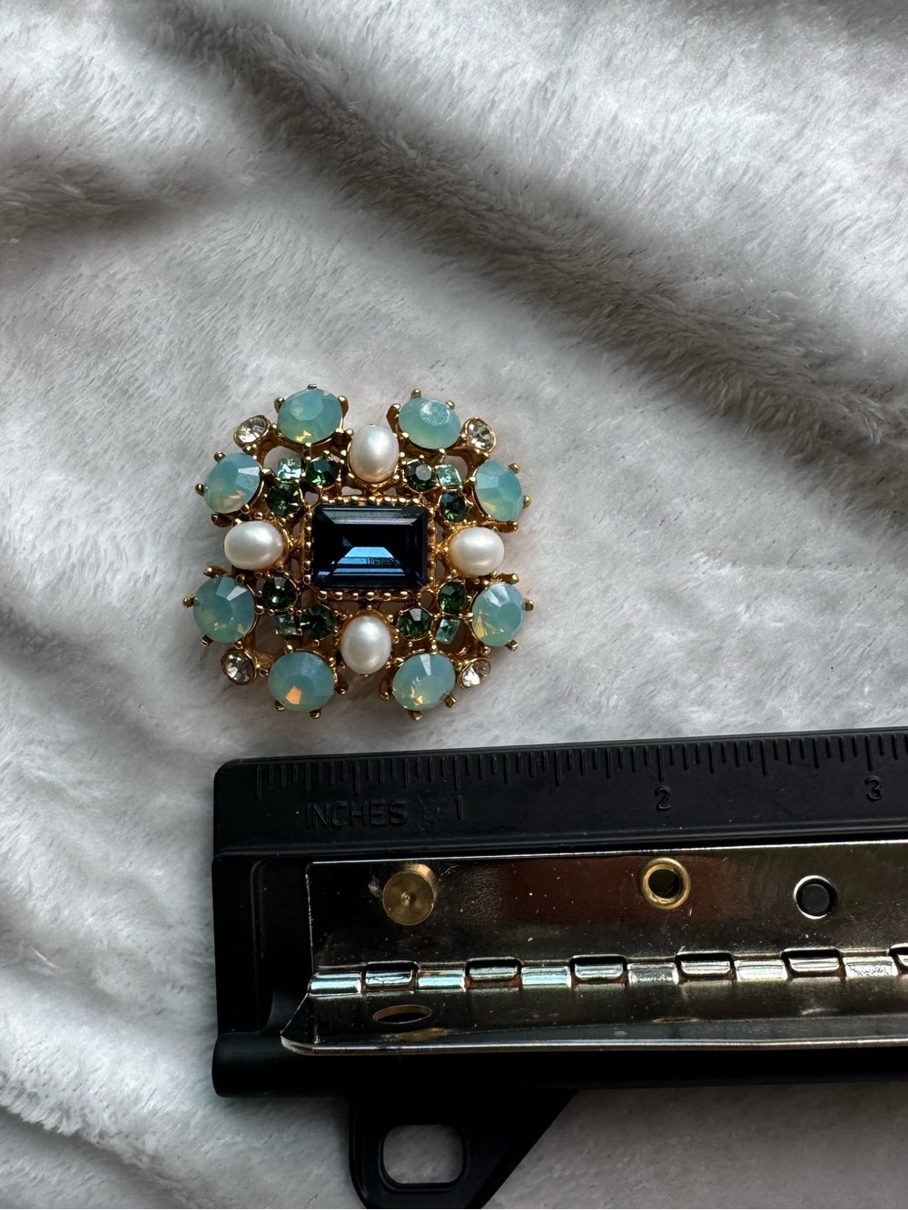 Yosca Pearl & Crystal Brooch - Picture 8 of 8
